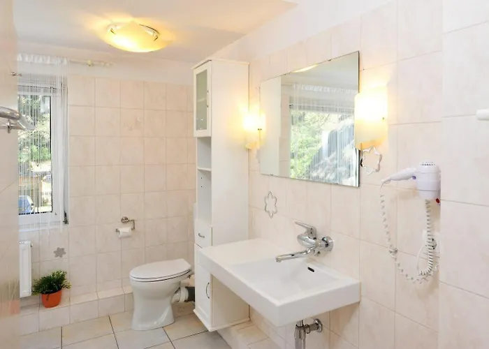 Feriehus Haushaelfte-kuddel-104 *